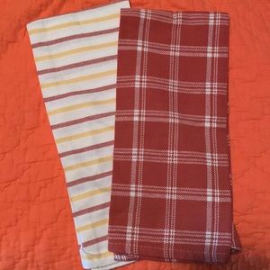 Set of two tea towels. New.